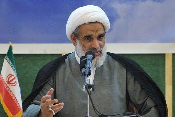 امام بدون امت در کنج عزلت می‌ماند و امت بدون امام طعمه دشمنان می‌شود