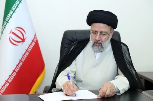 رئیس جمهور اساسنامه صندوق شورای عالی علوم، تحقیقات و فناوری را ابلاغ کرد/ تأمین مالی اجرای طرح‌ها و پروژه‌های کلان ملی جریان‌ساز و تحول‌آفرین در حوزه علوم، تحقیقات و فناوری