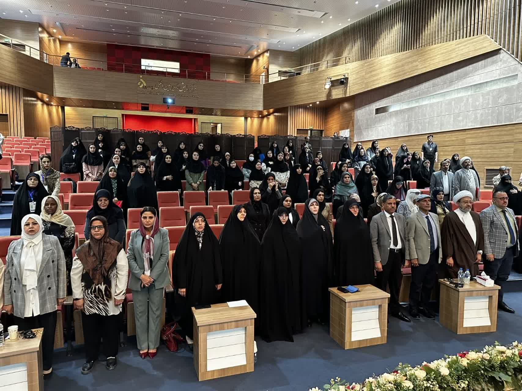 الگوی زن مسلمان در مسیر ساخت تمدن نوین اسلامی / کرامت زن، قربانی نگاه ابزاری سرمایه‌داری