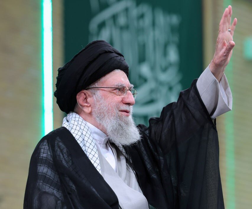 مرجعیت شیعه نماد هدایت، وحدت و وجدان بیدار امت اسلامی در  سرزمین‌های اسلامی/ تعرض به این مقام عظیم‌الشأن، به‌معنای جنگ  با تمام امت اسلامی و خیانتی آشکار به ارزش‌های تمدن توحیدی ماست