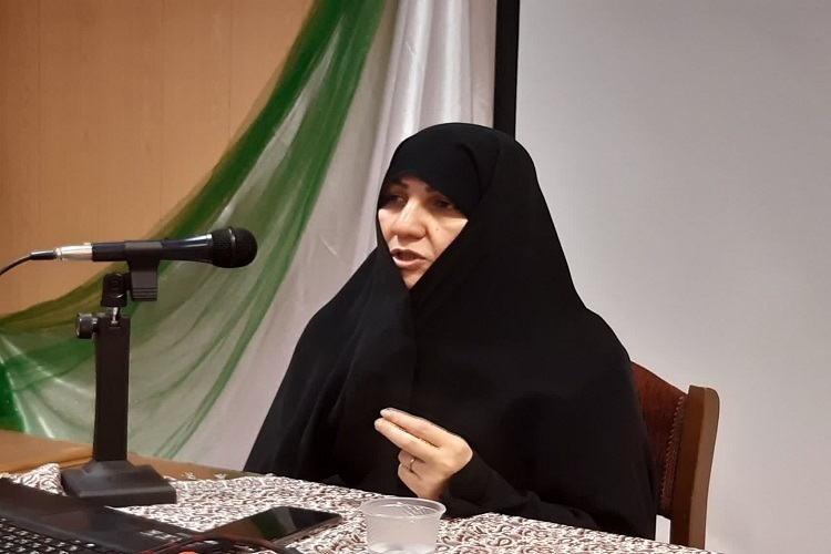 اسلام دو الگوی فمینیسم و زن سنتی را قبول ندارد / مادری مسئول و کنشگرِ اجتماعی