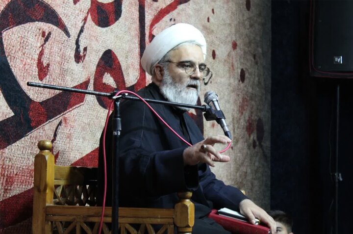 قرآن دو جا دستور آماده باش کامل دارد: در مقابل دشمن خارجی درونِ جنگ و در مقابل منافقان داخلی، در هنگام یک مصیبت!