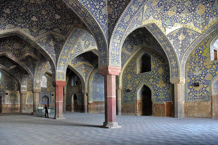 معماری و شهرسازی نیازمند بازنگری آکادمیک و قاطعیت قانون است