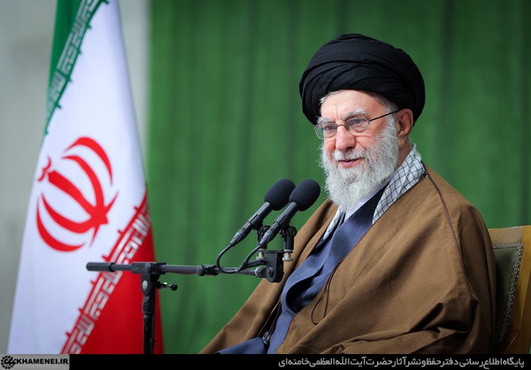 تقابل تمدن فردگرا با تمدن کلیت‌گرای متعهد