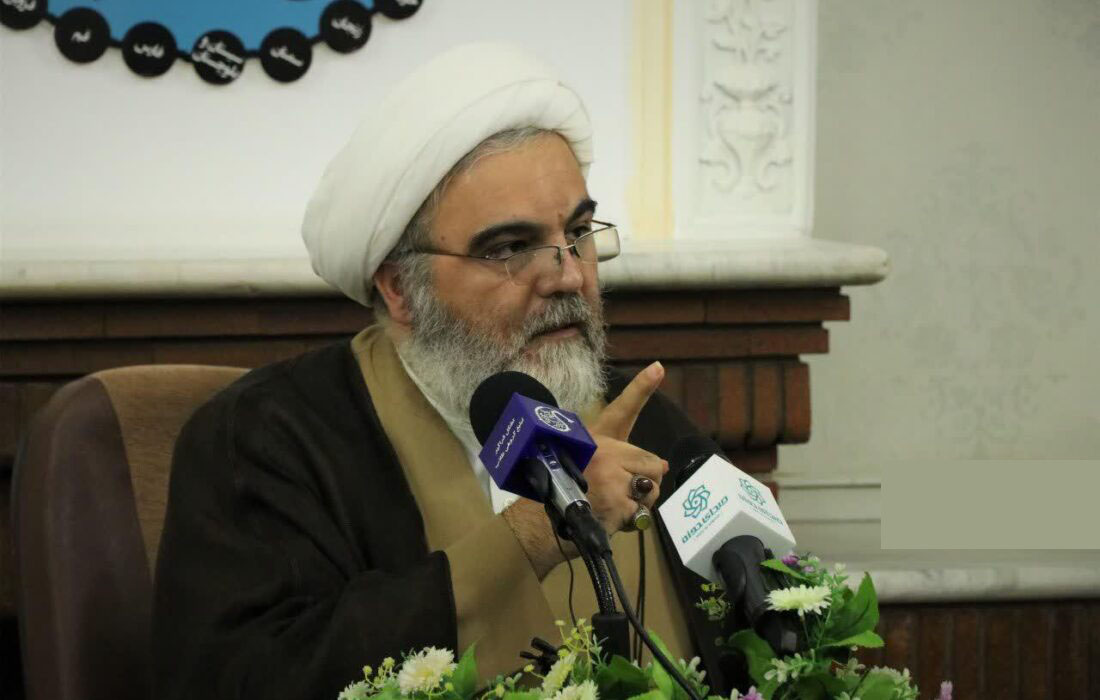 شهید بهشتی برای مردم نقش نظارتی حداکثر قائل بود؛ اما «نظارت» را غیر از «دخالت» می دید