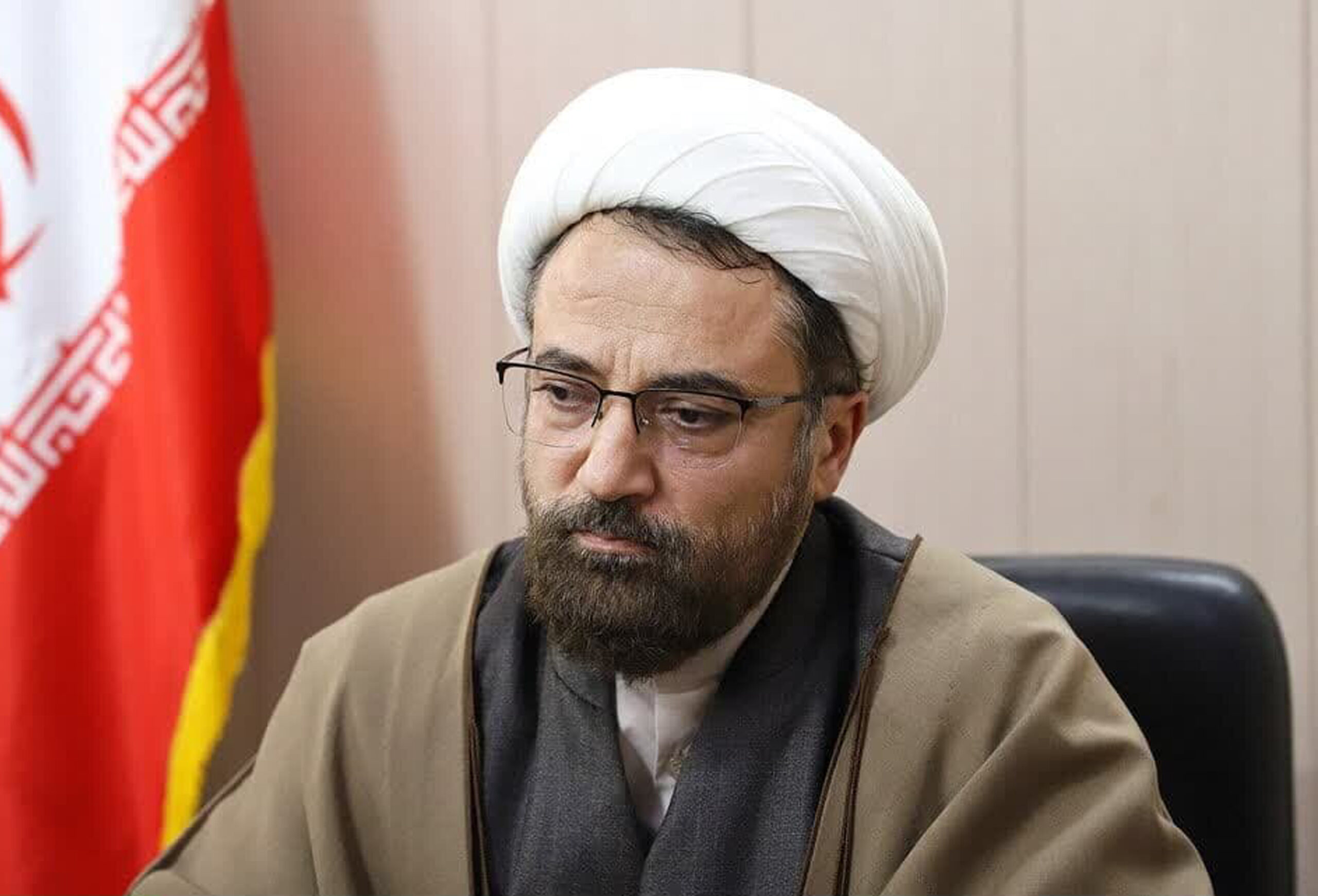 تفاوت «نقد عملکرد» و «تخریب شخصیت و توهین به هویت افراد» / آرامش‌بخشی به معنای خاموش‌کردن نقد منصفانه نیست